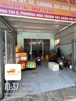 GỬI HÀNG ĐI NEW ZEALAND THÁNG 6/2025 TẠI ĐÀ NẴNG - TIẾN VIỆT EXPRESS Các loại hàng hóa gửi đi New Zealand Rất nhiều mặt hàng mà khách hàng đã gửi trong thời gian qua.Chúng tôi xin liệt kê danh mục mặt hàng, đồ đạc phổ biến mà Tiến Việt Express nhận gửi qua New Zealand như máy móc, thiết bị, phương tiện vận tải và phụ tùng, máy vi tính, sản phẩm điện tử và thiết bị, dệt may, nhựa và sản phẩm nhựa, sắt, thép và sản phẩm sắt thép, thiết bị quang học, y tế và đo lường. Gửi đồ nội thất đi New Zealand: bàn ghế, tủ thờ, nệm, võng xếp, màn rèm cửa, bồn tắm gỗ Gửi máy móc đi New Zealand: phụ tùng linh kiện, máy làm bún, máy ép nước mía, lò quay nướng, máy xay, xe máy, máy may-vắt sổ Gửi mỹ phẩm đi New Zealand: Son môi, phấn trang điểm, phấn kẻ mắt … Gửi đồ thủ công mỹ nghệ đi New Zealand: tranh sơn mài, nón lá, gốm sứ ly chén dĩa, pha lê, đèn đá cẩm thạch, lồng đèn, lồng chim tre, màn trúc, bình xông hương Gửi quần áo đi New Zealand: quần áo, mũ nón, giày dép, túi xách, lều vải … Gửi dụng cụ Nails đi New Zealand: kềm cắt móng tay, tóc giả, lông mi giả, mỹ phẩm, hoa nhựa Gửi thực phẩm đi New Zealand: đồ ăn hải sản khô, bánh mứt, trái cây sấy, hạt khô, cơm cháy, hành phi Gửi thuốc tây đi New Zealand: đông y, thuốc hút, nấm linh chi, tinh bột nghệ, nhân sâm, đông trùng hạ thảo, tỏi đen Gửi tài liệu hồ sơ chứng từ đi New Zealand: hồ sơ, chứng từ, bằng cấp, hợp đồng, tranh ảnh, sách truyện, thư từ, sổ sách, chứng từ Gửi thiết bị điện từ công nghệ đi New Zealand: máy vi tính, máy in, laptop, điện thoại, đàn guitar, máy spa, nồi làm tỏi đen Và còn rất nhiều loại hàng hóa khác mà Tiến Việt Express đã thực hiện gửi đi New Zealand thành công trong những năm qua. Những Khách hàng đã từng sử dụng dịch vụ từ công ty chúng tôi đều hài lòng vui vẻ. TRỌN GÓI DỊCH VỤ VẬN CHUYỂN QUỐC TẾ TIẾN VIỆT BAO GỒM : 🖋 Hỗ trợ thủ tục, thông quan, xử lý hàng hóa 📌 Tem nhãn đầy đủ thông tin 🚚 Lấy hàng tận nhà - giao hàng tận tay ✈️ Miễn phí đóng hàng, gói hàng chuẩn quốc tế 🤝 Tư vấn tận tâm, kỹ lưỡng HỖ TRỢ TẬN TÂM - XỨNG TẦM TIẾN VIỆT EXPRESS 👉Nhận hàng tận nhà ở HCM & Hà Nội; Giao phát hàng tận nơi 👉Hỗ trợ thủ tục, thông quan, xử lý hàng hóa 👉Đóng gói miễn phí, Tem nhãn chuẩn thông tin, Hút chân không 👉Hỗ trợ FDA cho hàng thực phẩm, Mỹ phẩm đi Mỹ, Canada 👉Miễn phí đóng hàng chuẩn quốc tế 👉Tư vấn kỹ lưỡng 👉Mã tracking cho khách kiểm tra quá trình vận chuyển 👉Bay trong ngày NHẬN ĐA DẠNG CÁC LOẠI MẶT HÀNG: ✅ Quần áo, giày dép, túi xách, … ✅ Thuốc Tây, Thuốc Nam, Thuốc Bắc, Yến sào, Thực phẩm chức năng… ✅ Các mặt hàng thực phẩm hải sản khô ✅ Hàng mẫu công ty ✅ Đồ dùng gia đình, đồ trang trí, quà lưu niệm ✅ Hồ sơ, chứng từ, tài liệu,.. ⚡️ Gửi hàng quốc tế UY TÍN - AN TOÀN liên hệ ngay hotline +84 901 899 178 để Tiến Việt Express tư vấn chi tiết và nhanh nhất nhé ⚡️ ============================== 𝗧𝗵𝗼̂𝗻𝗴 𝘁𝗶𝗻 𝗹𝗶𝗲̂𝗻 𝗵𝗲̣̂ 𝗴𝘂̛̉𝗶 𝗵𝗮̀𝗻𝗴: TIẾN VIỆT EXPRESS - CHUYỂN PHÁT NHANH QUỐC TẾ 📌Địa Chỉ HCM: 94 Thân Nhân Trung, P.13, Q.Tân Bình, Tp.HCM 📌Địa chỉ Hà Nội: Số 08 ngõ 38 Đặng Thùy Trâm , Phường Dịch Vọng Hậu, Quận Cầu Giấy, Hà Nội 📌Địa chỉ Đà Nẵng : 11 Trường Thi 5 , Hòa Thuận Tây, Hải Châu, Đà Nẵng. 📌Địa chỉ Cần Thơ: 520 Nguyễn Văn Linh, Phường Long Hoà, Bình Thuỷ, TP Cần Thơ 📌Địa chỉ An Giang: SỐ 5 đường Hùng Vương, thị trấn Tri Tôn, tỉnh An Giang Hotline: 0901899178 Web: https://banxangdao.com/ Email : xuanthanh.han@tienvietexpress.com Facebook: Tiến Việt Express VAT Code 0314960843 Thời Gian Mở Cửa Nhận Hàng Thứ 2 – Thứ 7 : 8H30 Am – 17H30PM Theo dõi đơn hàng vận chuyển xin gọi : 028 3636 96 93 #GUIHANGSANGNEWZEALAND #NewZealand