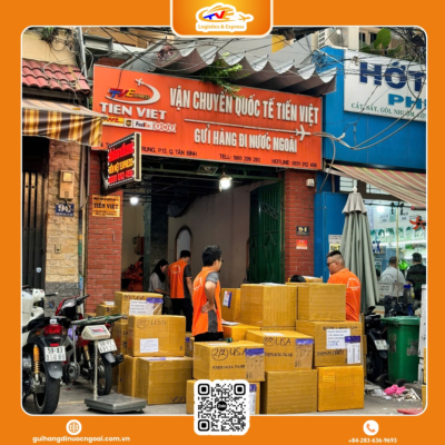 TỪ HÀNG NHẸ 📦 ĐẾN HÀNG CỒNG KỀNH 🚢 – QUÁ DỄ VỚI TIẾN VIỆT 🚛✈️ Bạn lo lắng khi nhập hàng từ Mỹ về Việt Nam: 📦 Hàng nhẹ thì sợ phí vận chuyển cao 🏗️ Hàng cồng kềnh thì ngại thủ tục phức tạp Với Tiến Việt Express, mọi chuyện trở nên đơn giản: 🚚 Nhận hàng tận nơi, dù là kiện nhỏ hay container lớn ✈️ Đường hàng không nhanh cho hàng gọn nhẹ 🚢 Đường biển tiết kiệm cho hàng số lượng lớn 📑 Thủ tục hải quan, giấy tờ, thuế phí được lo trọn gói 👉 Bạn chỉ cần chọn sản phẩm, Tiến Việt sẽ đảm bảo hàng về tận tay, an toàn và đúng hẹn ✅ 📞LIÊN HỆ NGAY ĐỂ ĐƯỢC HỖ TRỢ 📞 Hotline Hỗ Trợ : 0947-939-184 - Hỗ trợ mọi thắc mắc. 🏢 Mạng lưới rộng khắp: HCM: 94 Thân Nhân Trung, P.Tân Bình, Tp.HCM. Hà Nội: Số 8 Ngõ 38 Đặng Thùy Trâm, Phường Cầu Giấy, Hà Nội. Đà Nẵng: 11 Trường Thi 5, Phường Hải Châu , TP.Đà Nẵng. Cần Thơ: 520 Nguyễn Văn Linh, Phường Bình Thuỷ, TP Cần Thơ. An Giang: Số 5 đường Hùng Vương, thị trấn Tri Tôn, tỉnh An Giang. Quét mã QR: Dễ dàng truy cập thông tin và theo dõi đơn hàng chỉ với một lần chạm. 👉 COMMENT HOẶC INBOX – NHẬN BÁO GIÁ SIÊU TỐC NGAY HÔM NAY! 📢#TienVietExpress #GuiHangQuocTe #VanChuyenQuocTe #GửiHàngQuốcTế #ChuyểnPhátQuốcTế