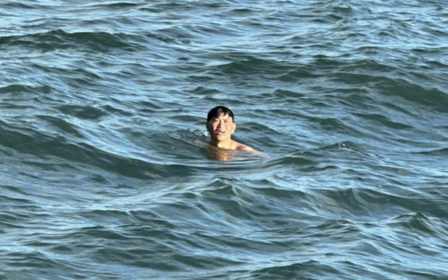 In an extraordinary tale of survival, all three men who had been drifting at sea for two days during storm Kalmaegi, which made landfall in Vietnam’s central region on Thursday, were found alive some 100 kilometers off the coast of Ly Son Special Zone in Quang Ngai Province.